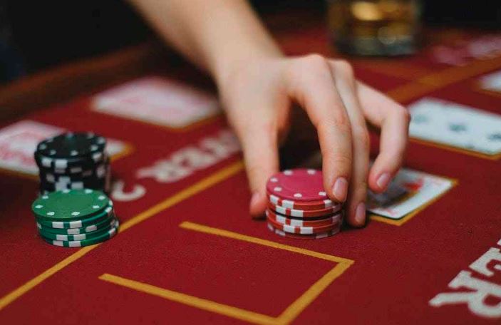 Understanding Online Poker: Rules and Strategies